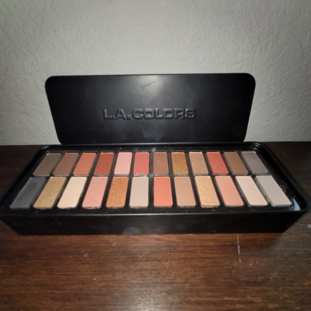 LA COLOR Eyeshadow Pallet- Neutral